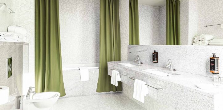 suite-bathroom-2-3
