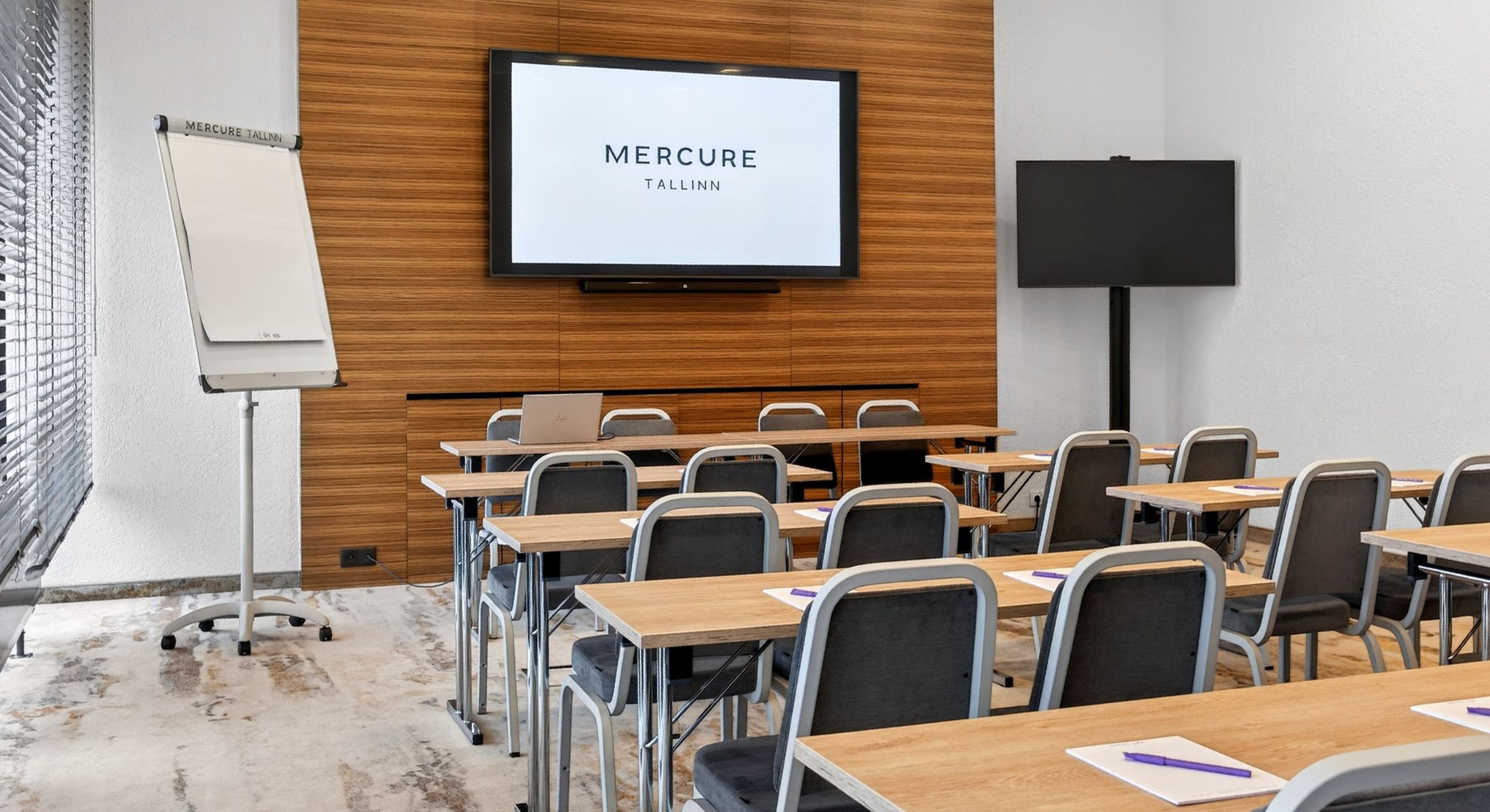 Le Rivage seminariruum klassiruumi paigutuses Mercure Tallinnas
